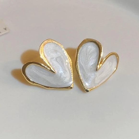 Anthropologie Jewelry - NWOT Blanco White Heart Earrings